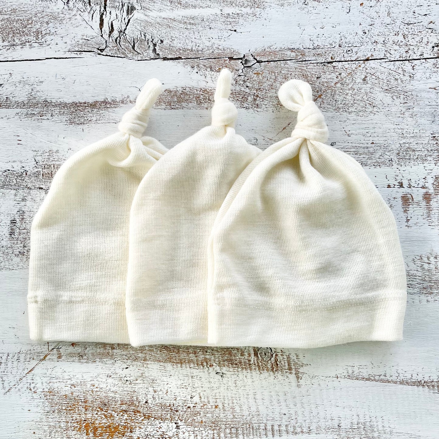 Nyfødtlue i merinoull Fødebagen